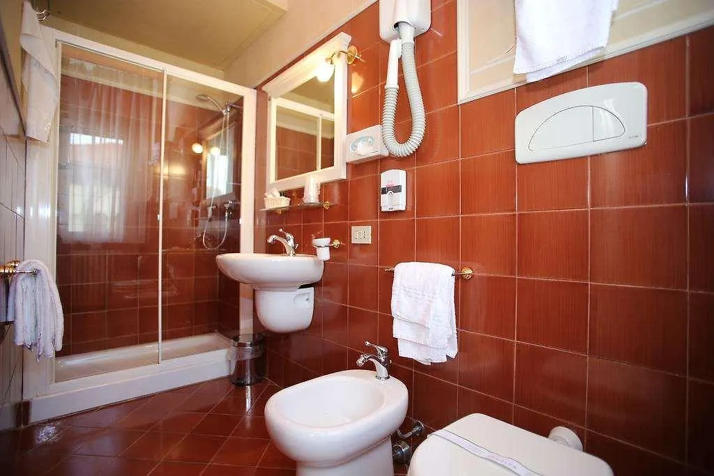 Hotel Gennarino Livorno 3*,