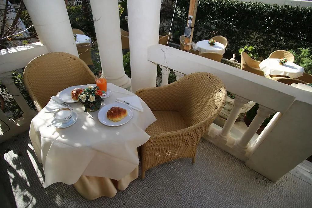 Hotel Gennarino Livorno 3*,