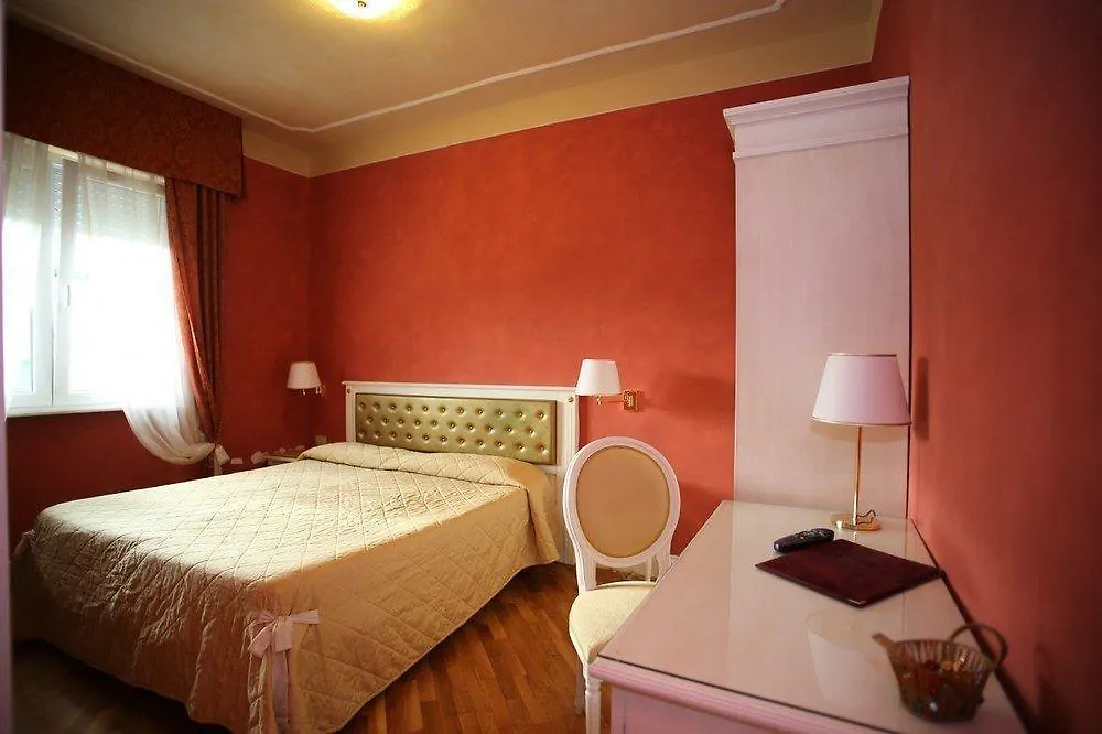 Hotel Gennarino Livorno 3*,